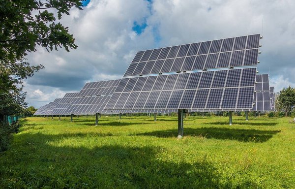 Comment l'énergie solaire peut aider à réduire notre empreinte carbone